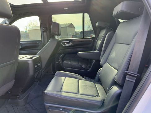 Used 2022 Chevrolet Tahoe Z71 w/ Luxury Package AWD/4WD image 17
