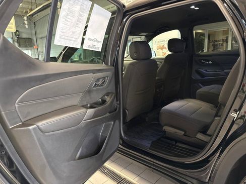 Used 2023 Chevrolet Traverse LT image 23