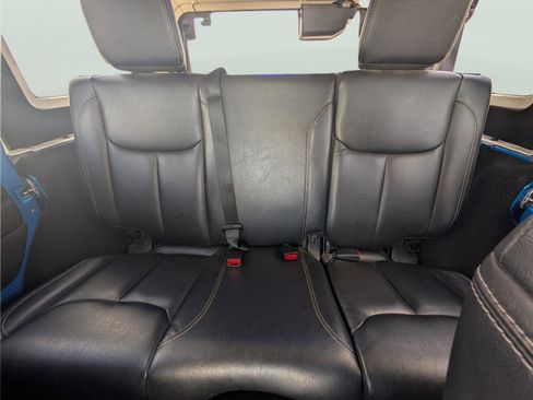 Used 2015 Jeep Wrangler Unlimited Sahara image 23