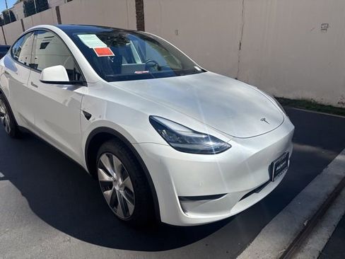 Used 2020 Tesla Model Y Long Range image 6