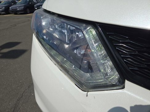 Used 2016 Nissan Rogue SV w/ SV Moonroof Package AWD/4WD image 9