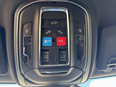 Used 2024 Jeep Grand Cherokee Altitude AWD/4WD image 26