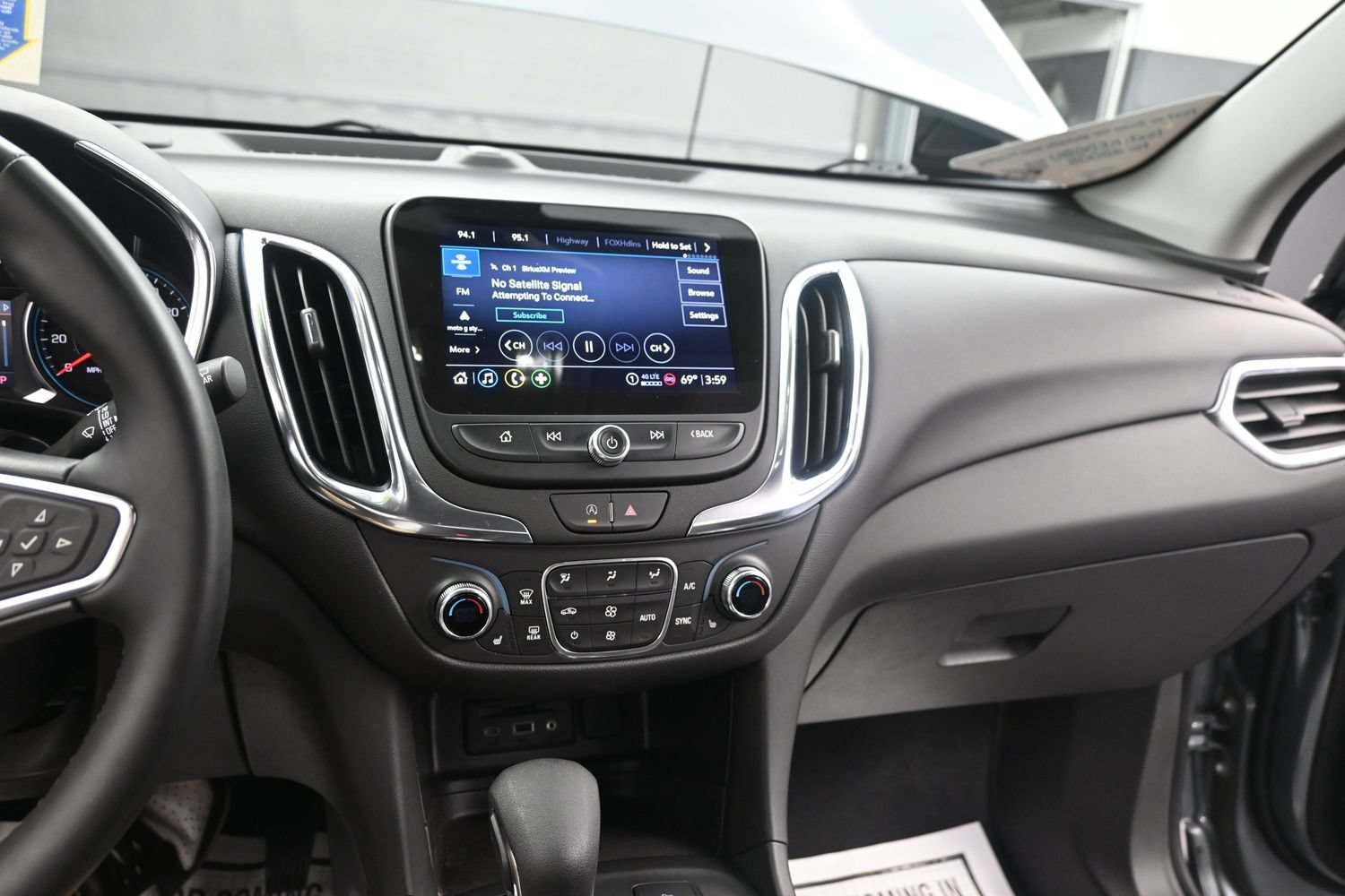 Used 2024 Chevrolet Equinox LT AWD/4WD image 32