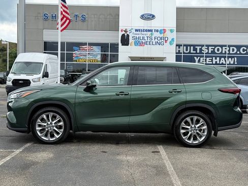 Used 2024 Toyota Highlander Limited AWD/4WD image 2