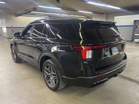 Used 2025 Ford Explorer ST-Line w/ Premium Package AWD/4WD image 5