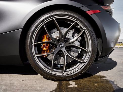 Used 2020 McLaren 720S Spider RWD image 24