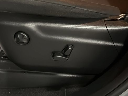 Used 2019 Jeep Grand Cherokee Laredo AWD/4WD image 22