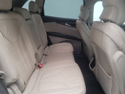 Used 2016 Lincoln MKX Reserve w/ Technology Package FWD image 19