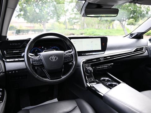 Used 2024 Toyota Mirai w/ Advanced Technology Package RWD image 17