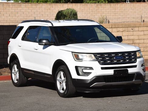 Used 2016 Ford Explorer XLT AWD/4WD image 30