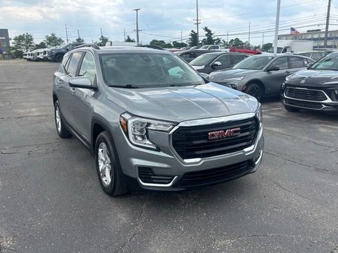 Used 2023 GMC Terrain SLE w/ Driver Convenience Package FWD image 3