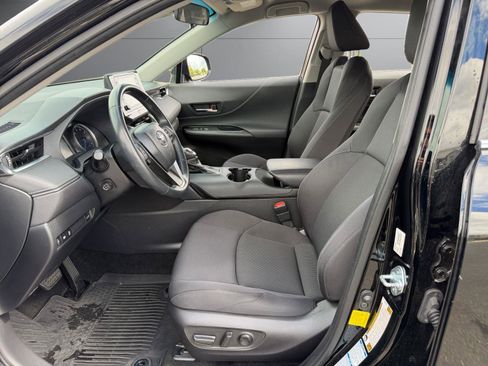 Used 2021 Toyota Venza LE image 15