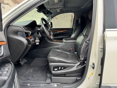 Used 2015 Cadillac Escalade Premium image 15