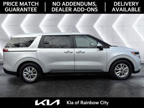 Used 2023 Kia Carnival LX image 2