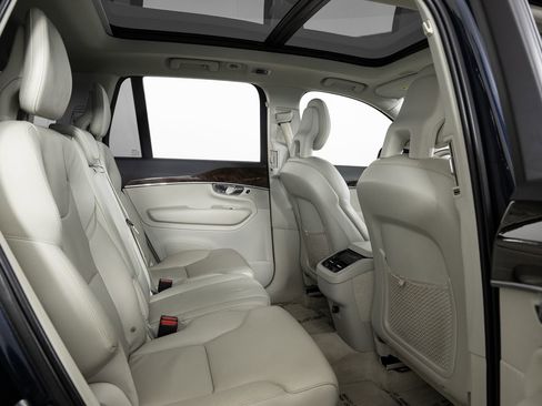 Used 2016 Volvo XC90 T6 Momentum image 23