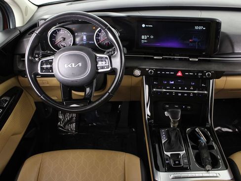 Used 2022 Kia Carnival EX FWD image 6