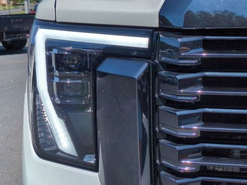Used 2024 GMC Sierra 3500 Denali Ultimate AWD/4WD image 11