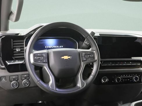 Used 2024 Chevrolet Silverado 1500 LT image 9