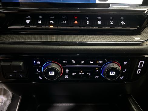 Certified 2025 Chevrolet Silverado 2500 ZR2 w/ Technology Package AWD/4WD image 21