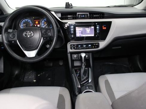 Used 2018 Toyota Corolla LE image 2
