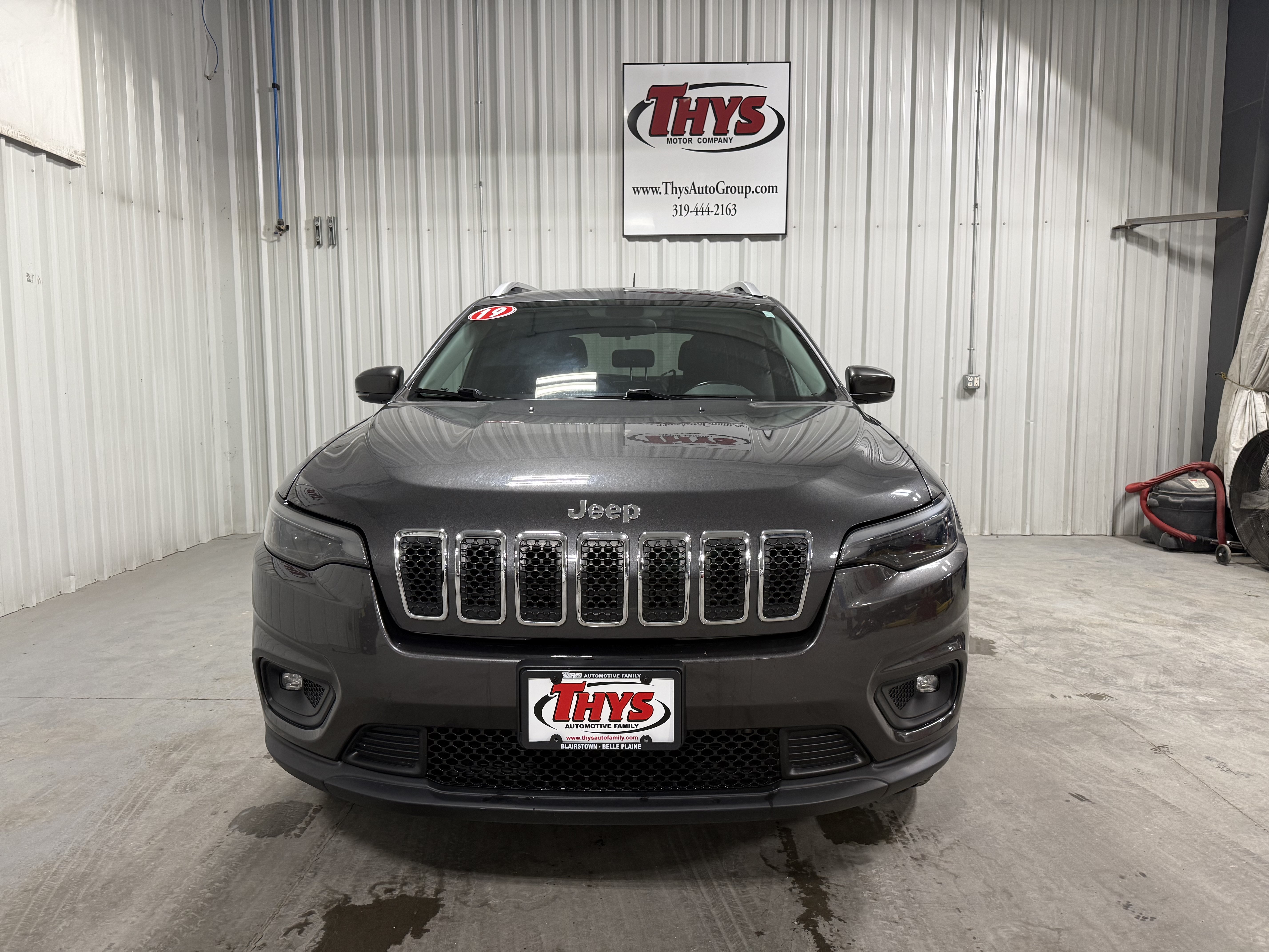 Used 2019 Jeep Cherokee Latitude Plus w/ Cold Weather Group AWD/4WD image 16