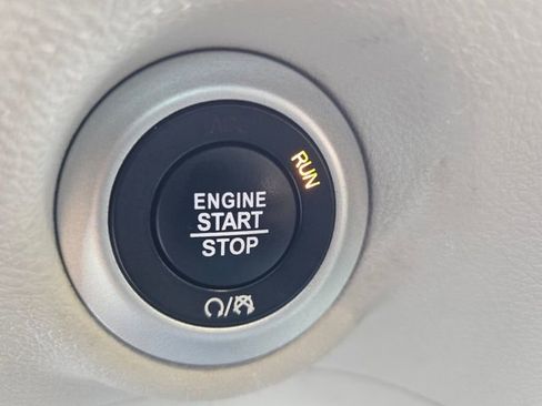 Used 2023 Chrysler Pacifica Touring-L FWD image 30