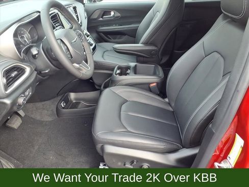 New 2026 Chrysler Pacifica Select image 6