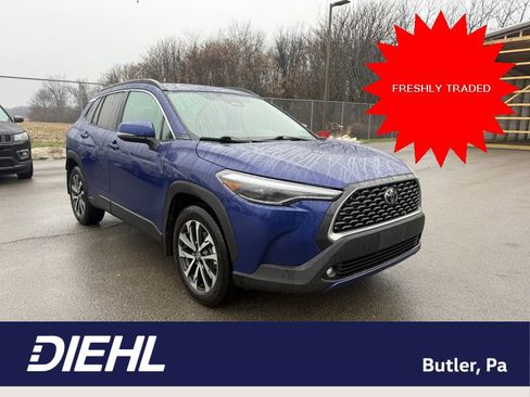 Used 2024 Toyota Corolla Cross XLE image 1