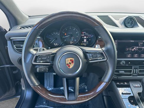 Used 2022 Porsche Macan AWD/4WD image 10