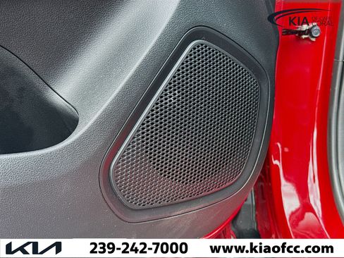 Used 2023 Hyundai Venue Limited image 22