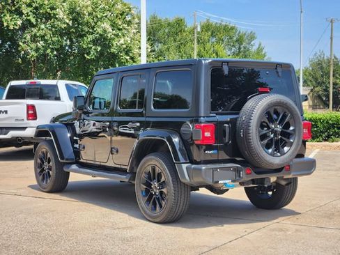 Used 2023 Jeep Wrangler Unlimited Sahara w/ Cold Weather Group AWD/4WD image 5