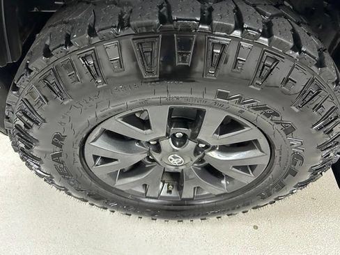 Used 2020 Toyota Tacoma SR5 AWD/4WD image 9