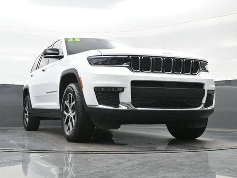 Used 2025 Jeep Grand Cherokee L Limited AWD/4WD image 32