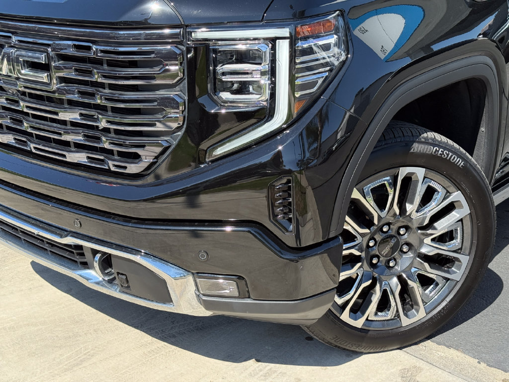 Used 2025 GMC Sierra 1500 Denali Ultimate AWD/4WD image 3