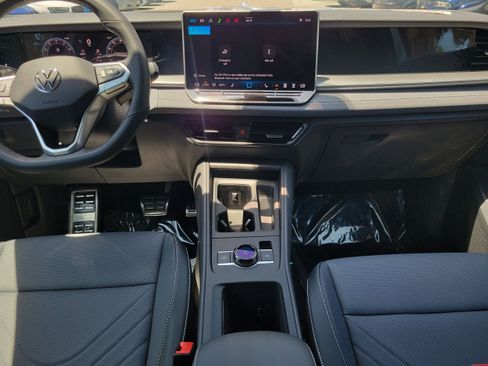 New 2026 Volkswagen Tiguan SE R-Line FWD image 14