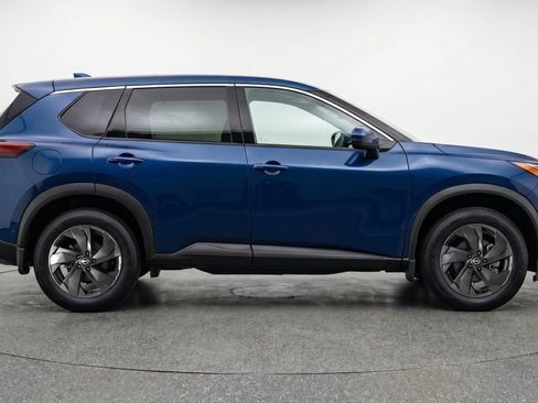 Used 2025 Nissan Rogue SV FWD image 8