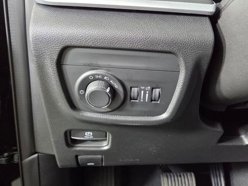 New 2025 Jeep Grand Cherokee Altitude image 19