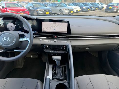 Used 2024 Hyundai Elantra SEL image 24