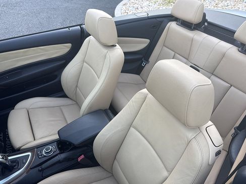 Used 2012 BMW 135i Convertible RWD image 24