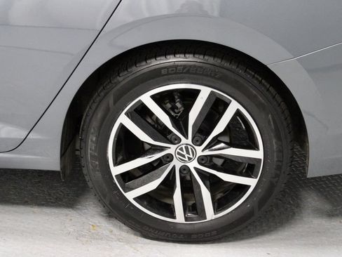 Used 2025 Volkswagen Jetta SE FWD image 18