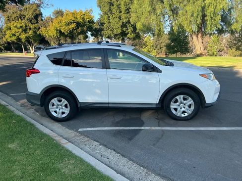 Used 2013 Toyota RAV4 LE FWD image 6