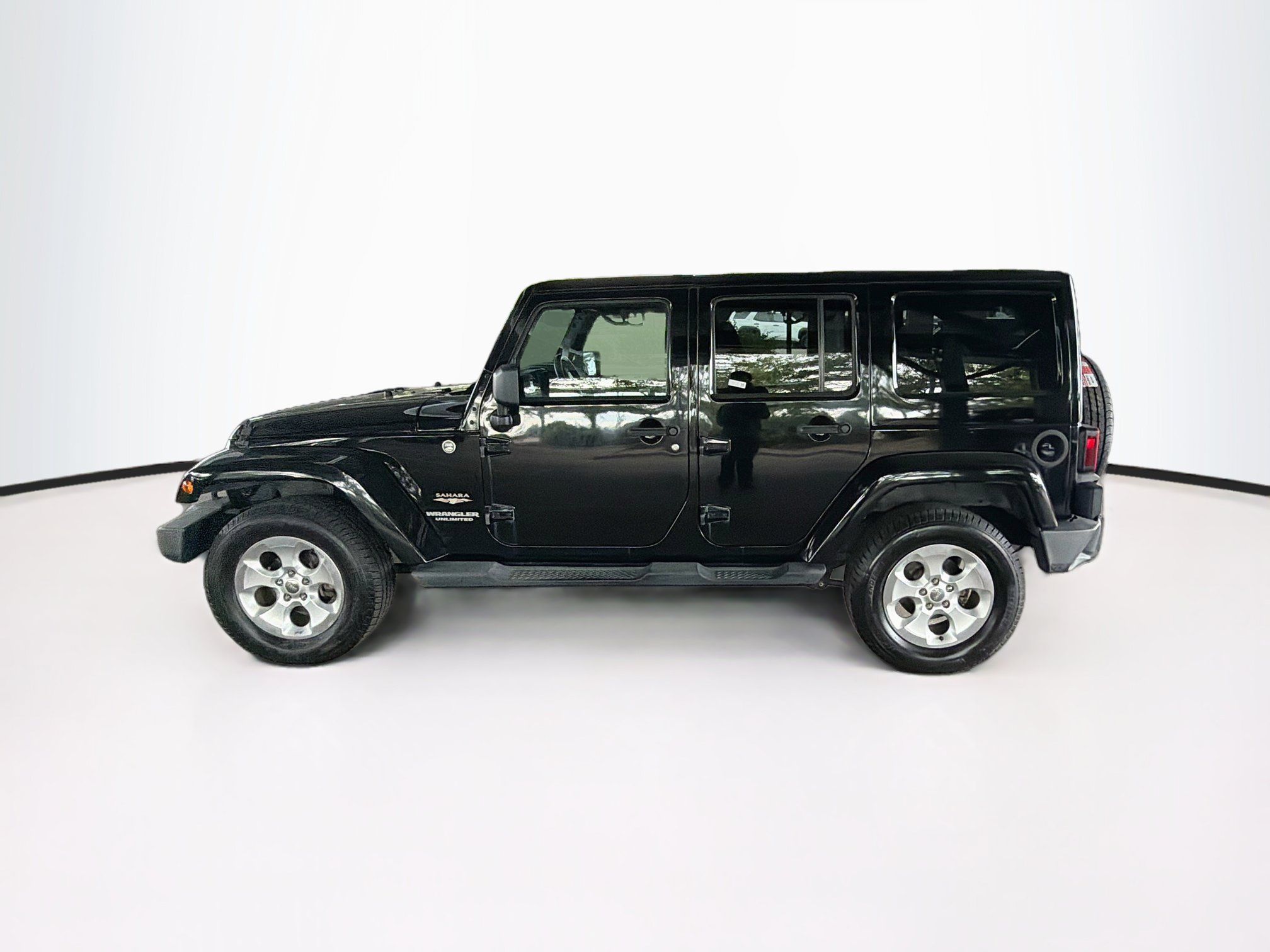 Used 2013 Jeep Wrangler Unlimited Sahara w/ Connectivity Group AWD/4WD image 4