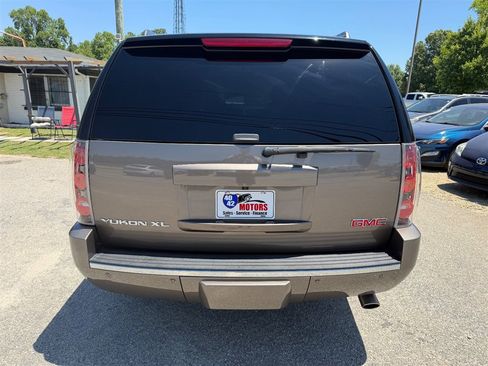 Used 2014 GMC Yukon XL Denali AWD/4WD image 4