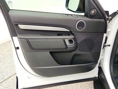 Used 2025 Land Rover Discovery Dynamic SE AWD/4WD image 11