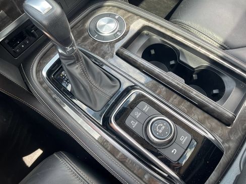 Used 2022 Nissan Armada Platinum w/ Captain's Chairs Package RWD image 24