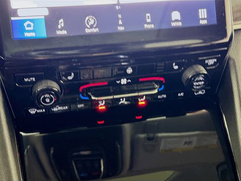 Used 2023 Jeep Grand Cherokee L Limited image 19