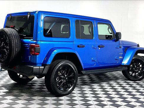 Used 2023 Jeep Wrangler Unlimited Sahara w/ Cold Weather Group AWD/4WD image 12