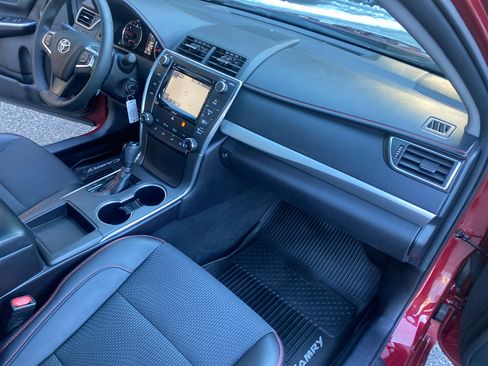 Used 2017 Toyota Camry SE image 24