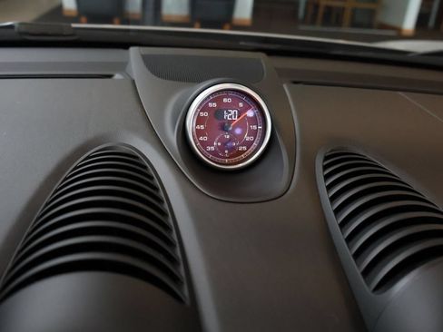 Used 2022 Porsche 718 Boxster RWD image 16
