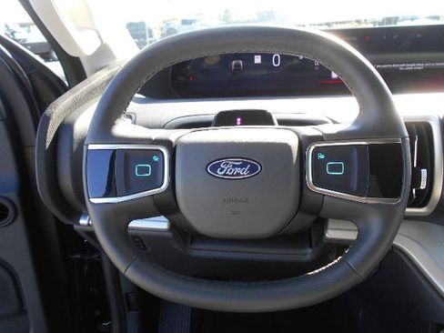 Certified 2025 Ford Expedition Active AWD/4WD image 12